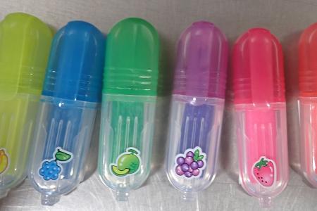 Die Buntstifte mit Duft gelten als Spielzeug und konnten ohne entsprechende Prüfnachweise vom Zoll nicht abgefertigt werden.