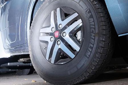 Auch die Tragfähigkeit der Reifen ist beim Laden zu beachten.