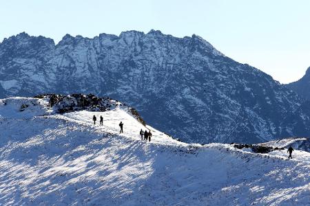 Verschneite Berge in der Hohen Tatra. (Archivbild) Verschneite Berge in der Hohen Tatra. (Archivbild)