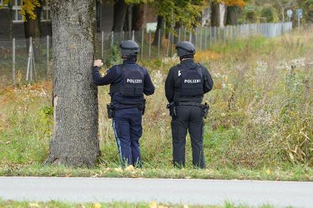 Polizisten ermittelten am Tag nach dem Vorfall zur Ursache und dem genauen Hergang.