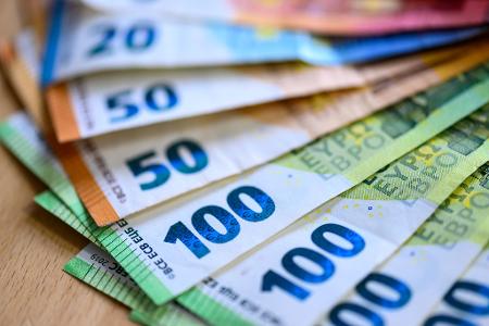 Erst Anfang 2025 hatte es eine Welle an Beitragserhöhungen gegeben. (Symbolbild) 