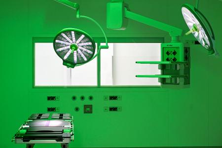 Für Klinik-Behandlungen sollen einheitliche Qualitätsvorgaben kommen. (Archivbild)