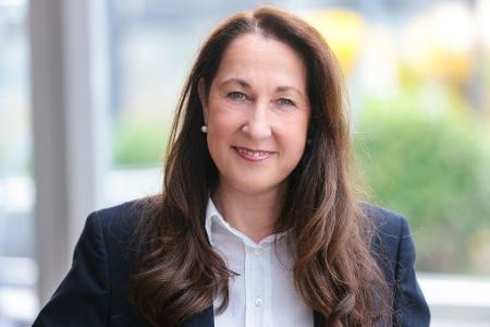 Gegen die Adoptivtochter von Iris Stalzer hat die Staatsanwaltschaft jetzt einen Haftbefehl erwirkt. (Archivbild)