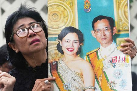 In Thailand wurde Sirikit tief verehrt.