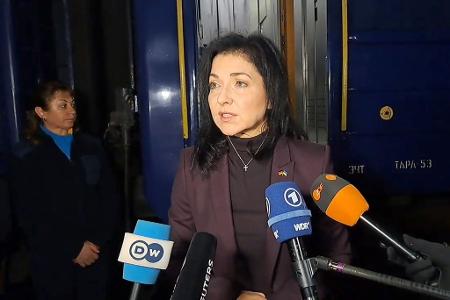 Wirtschaftsministerin Reiche musste in der Nacht wegen des Raketenalarms in Kiew in einen Schutzkeller. Wirtschaftsministerin Reiche musste in der Nacht wegen des Raketenalarms in Kiew in einen Schutzkeller.