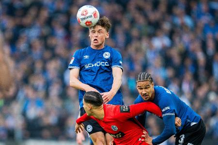 Elversberg stolpert und gibt Tabellenführung an Schalke ab Elversberg stolpert und gibt Tabellenführung an Schalke ab
