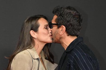 Doku-Premiere: Elyas M'Barek turtelt mit seiner Ehefrau