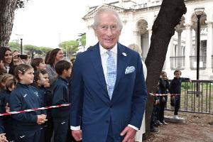 Mit nur einem Satz: König Charles bringt Kinder zum Lachen