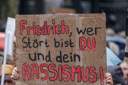 Nicht nur Menschen mit Migrationshintergrund werfen Bundeskanzler Friedrich Merz (CDU) nach seinen Äußerungen zu Migration und dem 