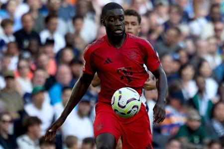 Dayot Upamecano (bis 45.) - Note: 3,5 - Wurde am eigenen Strafraum praktisch nicht gefordert. Wollte die meisten Angriffe schon auf Höhe der Mittellinie stoppen. Gerade bei hohen Bällen hatte er dort aber nicht immer sofort Zugriff. Holte sich für ein wildes Handspiel früh eine Gelbe Karte ab. Dayot Upamecano (bis 45.) - Note: 3,5 - Wurde am eigenen Strafraum praktisch nicht gefordert. Wollte die meisten Angriffe schon auf Höhe der Mittellinie stoppen. Gerade bei hohen Bällen hatte er dort aber nicht immer sofort Zugriff. Holte sich für ein wildes Handspiel früh eine Gelbe Karte ab.