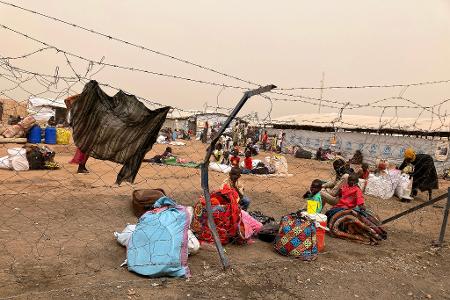 Im Sudan herrscht seit April 2023 ein blutiger Machtkampf zwischen De-facto-Machthaber Abdel-Fattah al-Burhan und seinem einstigen Stellvertreter Mohamed Hamdan Daglo, der die RSF kommandiert. (Archivbild) Im Sudan herrscht seit April 2023 ein blutiger Machtkampf zwischen De-facto-Machthaber Abdel-Fattah al-Burhan und seinem einstigen Stellvertreter Mohamed Hamdan Daglo, der die RSF kommandiert. (Archivbild)