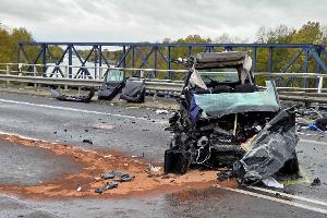 Ein Mann schwebt nach dem Unfall weiter in Lebensgefahr, eine Frau ist schwer verletzt.