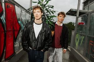 "Teenstar Dilemma" - Die Reise der Lochmann Zwillinge