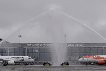 Am 30. Oktober 2020 landeten die ersten Flugzeuge am Hauptstadtflughafen BER. (Archivbild) Am 30. Oktober 2020 landeten die ersten Flugzeuge am Hauptstadtflughafen BER. (Archivbild)