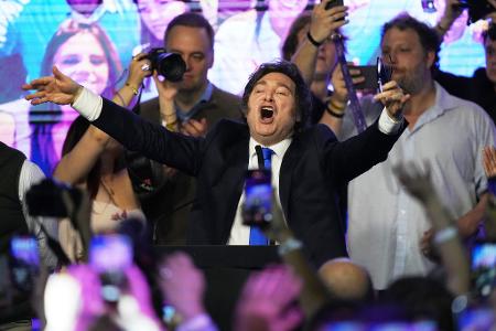 Der Jubel nach dem Sieg: Für Argentiniens Präsident Javier Milei verlief die Kongresswahl erfolgreich. Der Jubel nach dem Sieg: Für Argentiniens Präsident Javier Milei verlief die Kongresswahl erfolgreich.