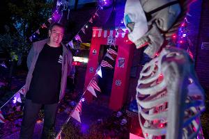 Er hat gut lachen: Dieses Jahr ist das Motto in Sven Wagners Halloween-Haus "Freak Circus".