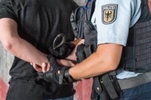 Bundespolizei nimmt bei Grenzkontrollen innerhalb von 7 Stunden 5 Personen fest