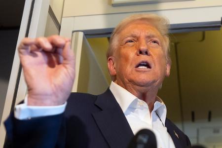 In den vergangenen Monaten hatte es immer wieder Spekulationen über den Gesundheitszustand des US-Präsidenten gegeben. In den vergangenen Monaten hatte es immer wieder Spekulationen über den Gesundheitszustand des US-Präsidenten gegeben.