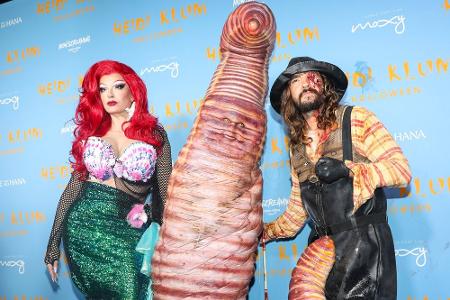 Mit Bill als Meerjungfrau und Tom als Fischer