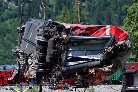 Zwei Menschen sind wegen fahrlässiger Tötung angeklagt. (Archivbild)