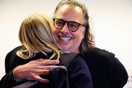 Freude über Erfolg vor Gericht: Unternehmer darf Namen 