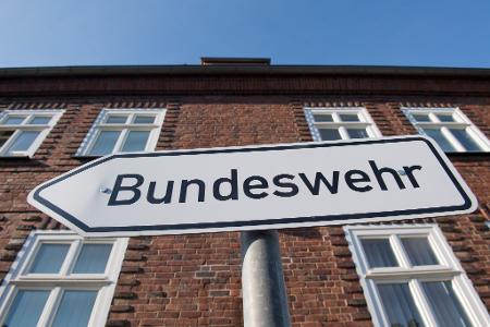 Wegen der Bedrohung durch Russland hatte die Nato ihre Verteidigungsplanungen geändert. Für die Bundeswehr bedeutet das: Sie braucht mehr Platz. (Symbolbild) Wegen der Bedrohung durch Russland hatte die Nato ihre Verteidigungsplanungen geändert. Für die Bundeswehr bedeutet das: Sie braucht mehr Platz. (Symbolbild)