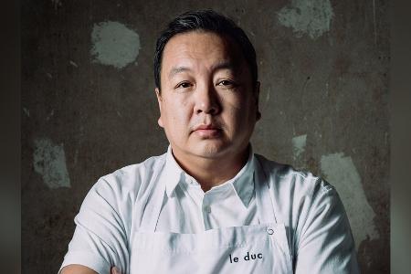 The Duc Ngo: Social Media hat in Restaurants 