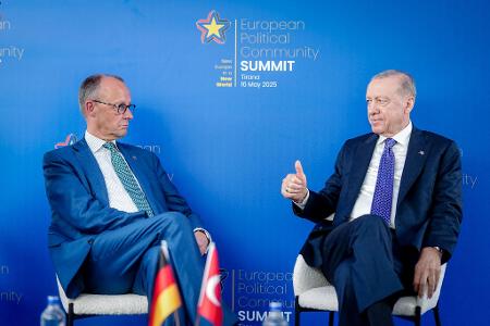 Bundeskanzler Friedrich Merz reist für einen Antrittsbesuch beim türkischen Präsidenten Recep Tayyip Erdogan nach Ankara.  Bundeskanzler Friedrich Merz reist für einen Antrittsbesuch beim türkischen Präsidenten Recep Tayyip Erdogan nach Ankara.