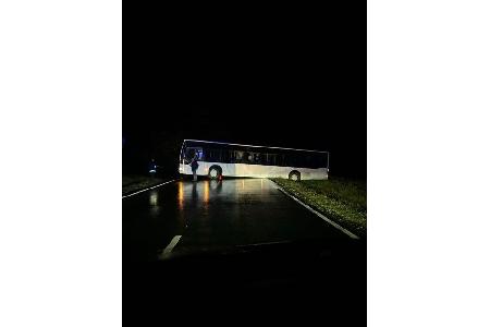 Festgefahrener Bus auf der L3201