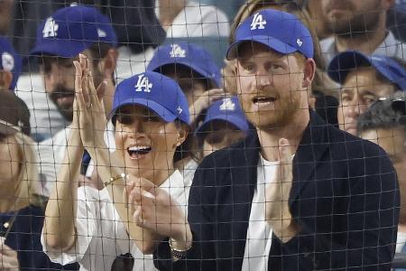 Herzogin Meghan und Prinz Harry: Baseball-Date-Night im Partnerlook Herzogin Meghan und Prinz Harry: Baseball-Date-Night im Partnerlook