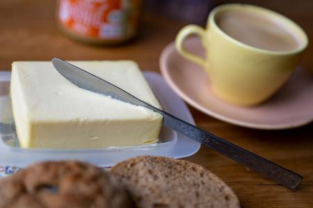 Ende 2024 kostete ein Päckchen Butter 2,39 Euro, nun sind es nur noch 1,39 Euro.