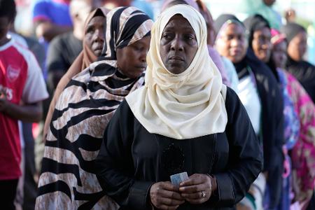 Lange Schlangen bei den Parlamentswahlen in Tansania