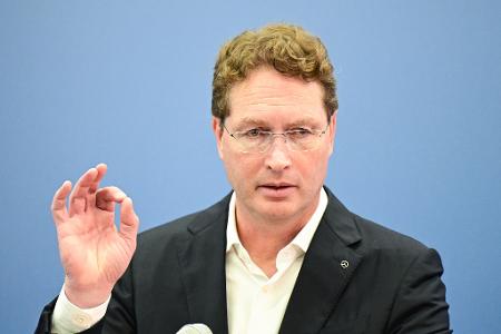 Vorstandschef Ola Källenius bekräftigt die Jahresprognose des Autobauers. (Foto-Archiv)