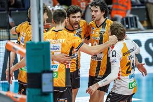BR Volleys lösen Knoten: Erster Sieg nach Fehlstart