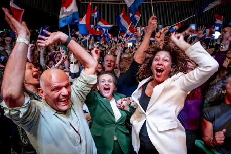 Die Mitte-Links-Partei D66 hat nach ersten Zahlen die Parlamentswahl in den Niederlanden gewonnen. 