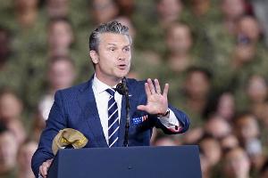 Verkündet schon wieder einen tödlichen US-Angriff auf ein Boot im Pazifik - Pentagon-Chef Hegseth. 