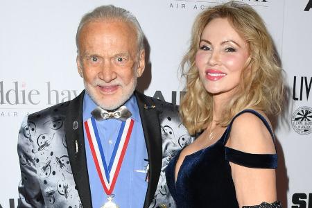 Zwei Jahre nach Hochzeit gestorben: Buzz Aldrin trauert um Ehefrau Zwei Jahre nach Hochzeit gestorben: Buzz Aldrin trauert um Ehefrau