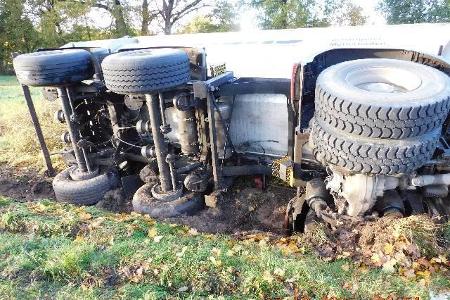 umgekippter Sattelzug