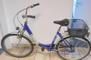 Eigentümer/-in zu diesem Damenrad gesucht!