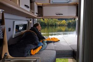 Welcher Schlafsack passt zu mir? Poessl Summit Bett, Schlafsack, Campingbus