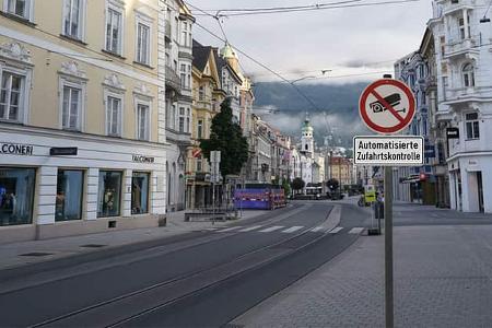 Österreich Automatisierte Zufahrtskontrolle Kamera Schild Österreich Automatisierte Zufahrtskontrolle Kamera Schild
