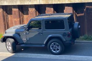 Jeep grau 2