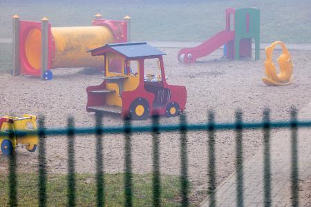 Besonders in östlichen Bundesländern fehlen den Kitas Kinder. (Symbolbild)