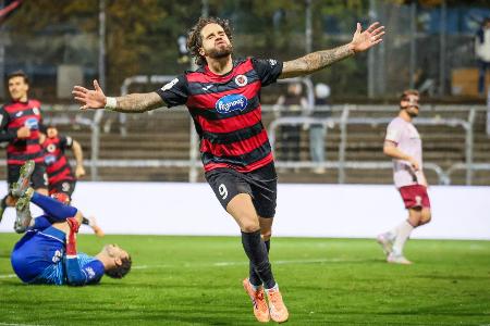 Doppelpack Lobinger: Viktoria bleibt oben dran Doppelpack Lobinger: Viktoria bleibt oben dran