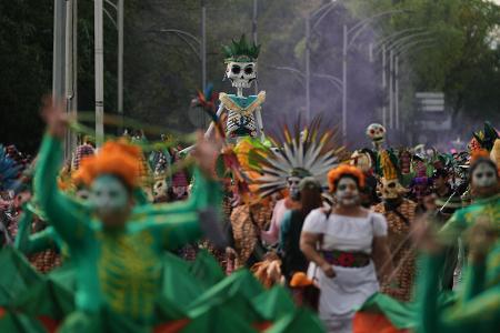 Mehr als 8.000 Darsteller zogen durch die Straßen.