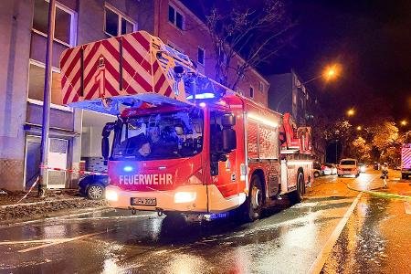 Feuerwerh setzte zwei Drehleitern ein; Foto: Feuerwehr Essen Feuerwerh setzte zwei Drehleitern ein; Foto: Feuerwehr Essen