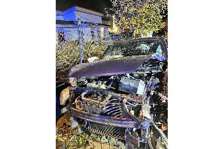 Der Nissan wurde bei dem Unfall total beschädigt.