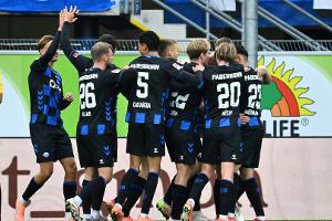 Schalke-Patzer ausgenutzt: Paderborn neuer Tabellenführer