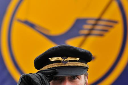 Die Pilotengewerkschaft VC Cockpit will der Lufthansa im Tarifstreit um die Altersversorgung mehr Zeit geben. (Archivbild)