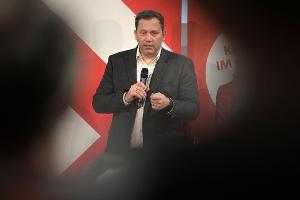 Vizekanzler Klingbeil macht sich für die kriselnde Stahlbranche stark (Archivbild)